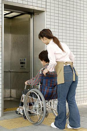 平尾の矯正歯科で裏側矯正を希望する